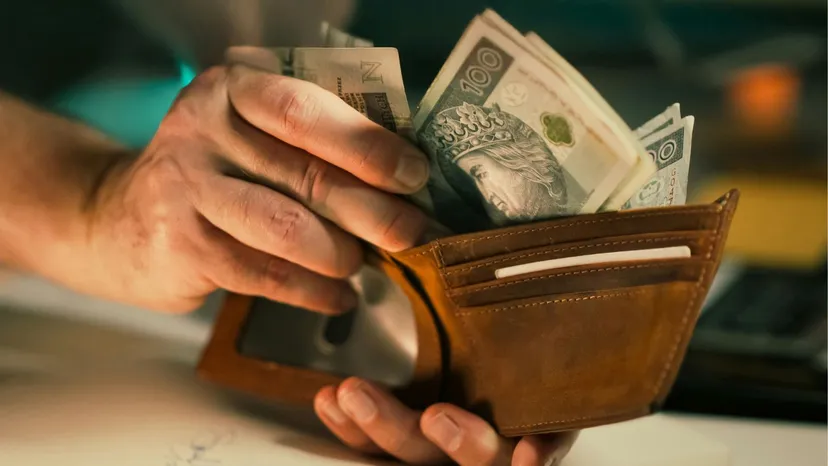 Szukają Polaków do pracy i oferują ponad 12 tys. zł. Są tylko trzy wymagania, szansę ma niemal każdy