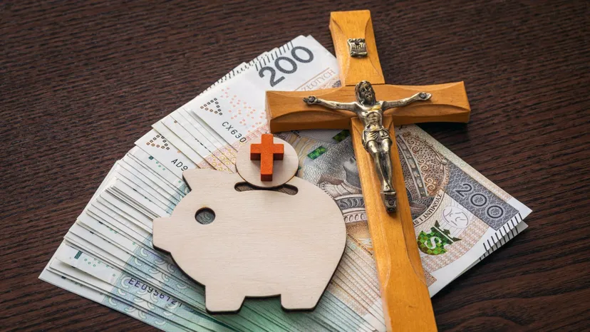 Te pieniądze należą się bliskim po zmarłym. Czasem wystarczy chwila, by załatwić formalności