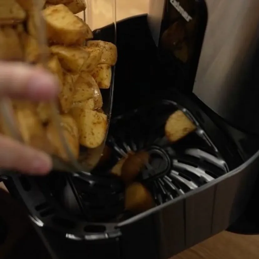 Pieczone ziemniaki jak z restauracji? To możliwe tylko z frytkownicą Zelmer ZAF6000