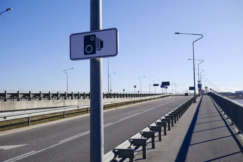 Polscy kierowcy wciąż wierzą w ten mit. Za kultowy gadżet z lat 90. grozi dziś ogromny mandat