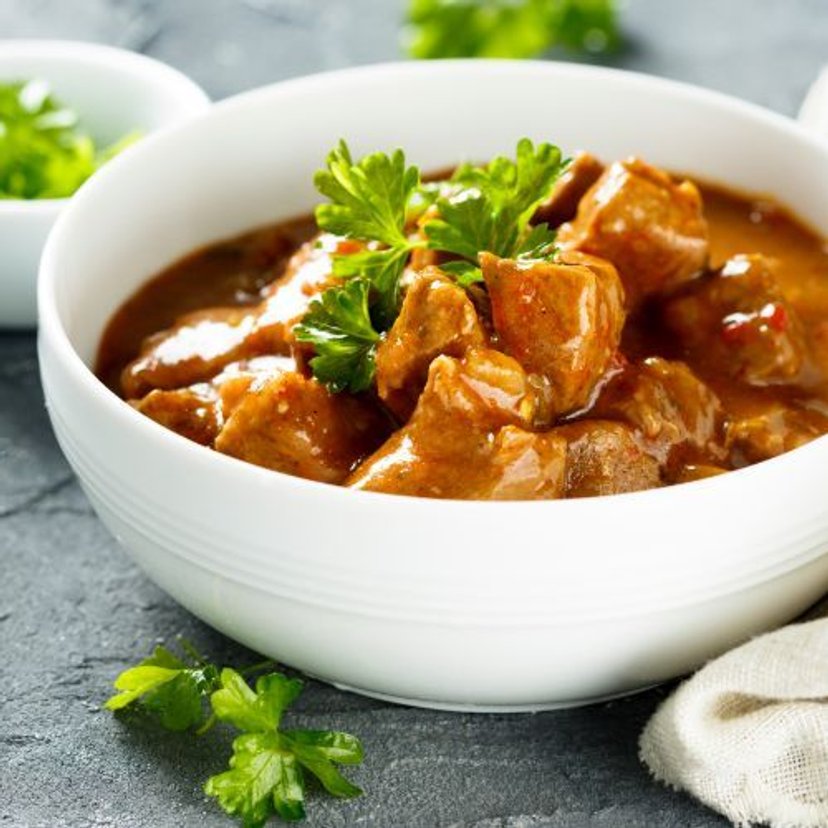 Zimą rodzina non stop prosi mnie o tą zupę gulaszową. Syci na cały dzień i niesamowicie rozgrzewa