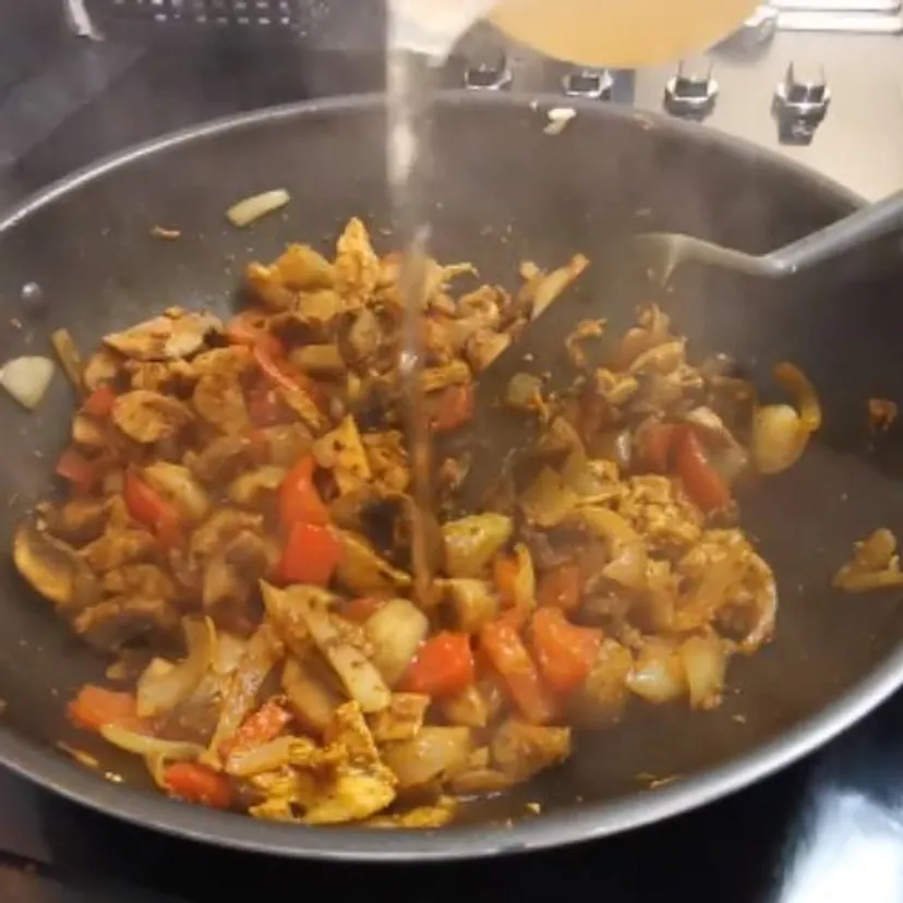 Zamiast pomidorowej, robię na rosole tę zupę. Rodzina cały czas prosi o dokładki