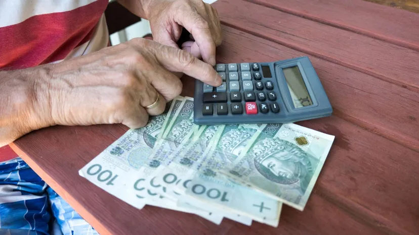 Nowe "czternastki" dla emerytów w 2026 r. Ci beneficjenci mogą liczyć na wcześniejszy przelew