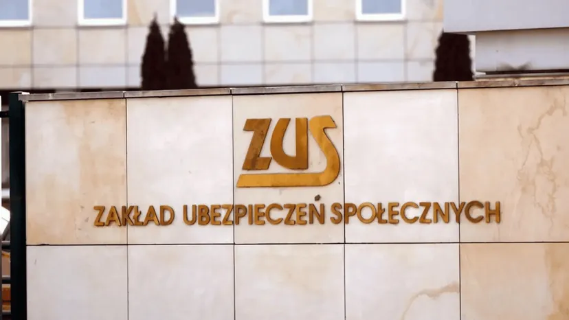 Średnio 355 zł miesięcznie. Seniorzy ustawiają się w kolejkach po nowe świadczenie z ZUS