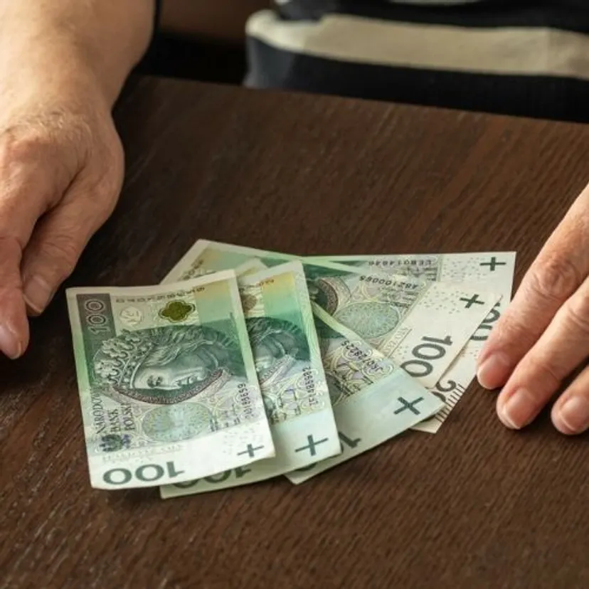 ZUS wypłaci dodatkowe pieniądze kolejnym emerytom. W 2027 roku dołączy nowy rocznik