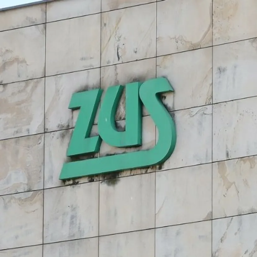 Emerytura tylko raz do roku? Nowa propozycja ZUS dla niektórych emerytów i rencistów