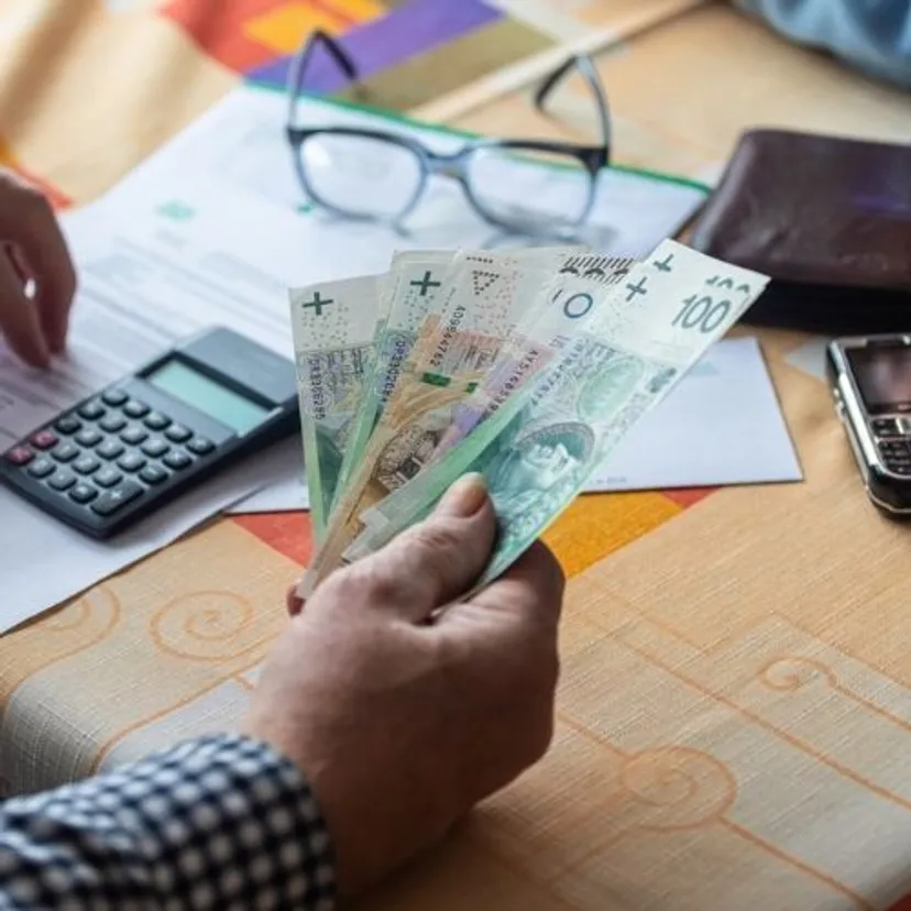 370 zł dla seniorów do końca miesiąca. ZUS wyśle pieniądze bez składania wniosku