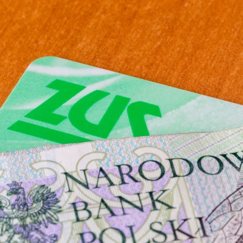 ZUS wypłaci dodatkowe pieniądze seniorom. Rząd zdecydował, nie każdy dostanie pełną kwotę