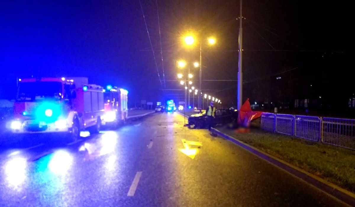 Lublin: Trzy osoby zginęły w zderzeniu Audi z latarnią. 16-latek nadal walczy o życie