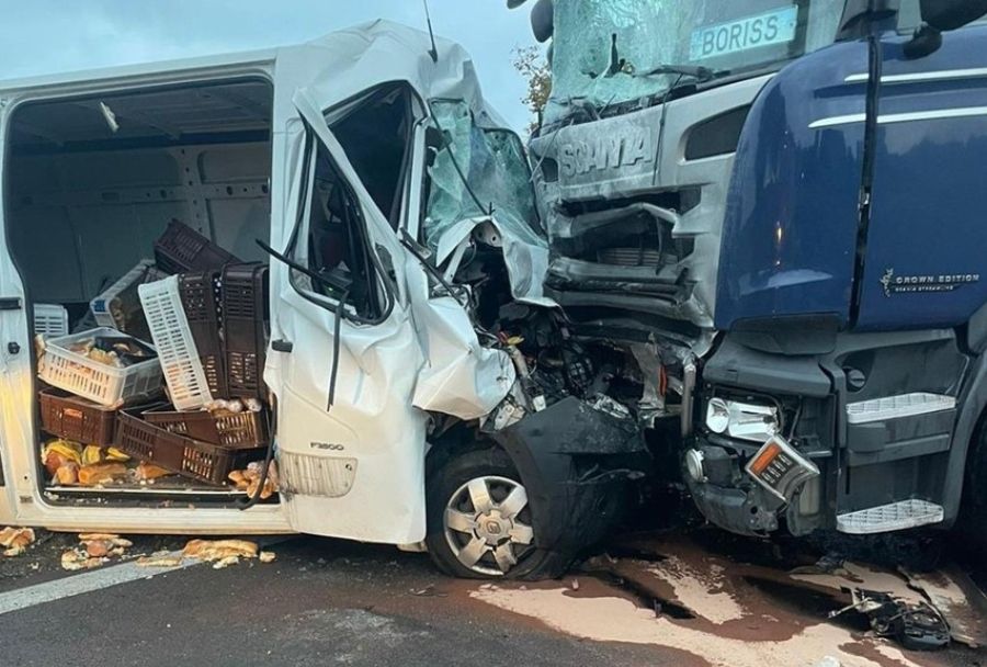 Podlaskie: Śmiertelny wypadek w miejscowości Horodnianka. Bus czołowo zderzył się z tirem