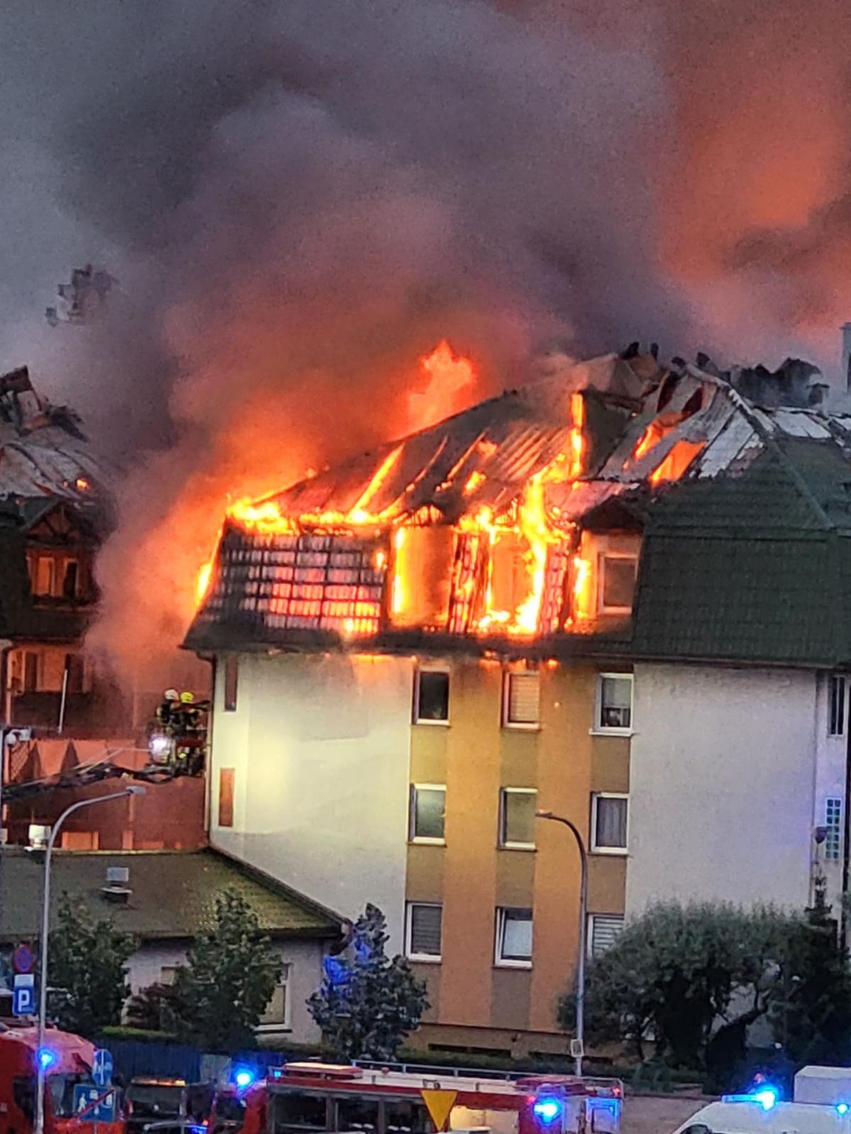 Pożar w Ząbkach. Nowy komunikat służb, szukają ofiar