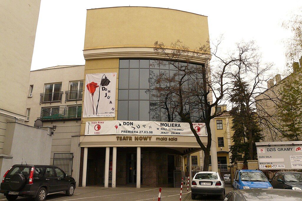 1024px-Teatr_Nowy_im._K._Dejmka_w_Łodzi_(Mała_sala).jpg