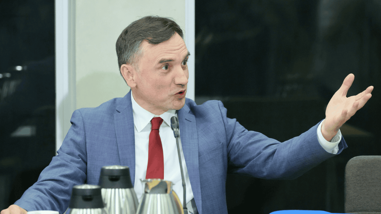 Ziobro przerwał milczenie po zawiadomieniu do prokuratury. Zaczął mówić o "samobójstwie"