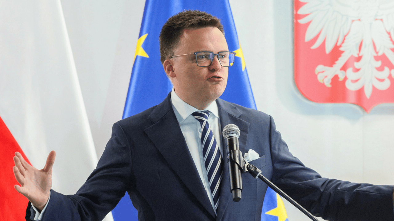 Hołownia miał być tam na urlopie. Teraz tłumaczy się ze spotkania