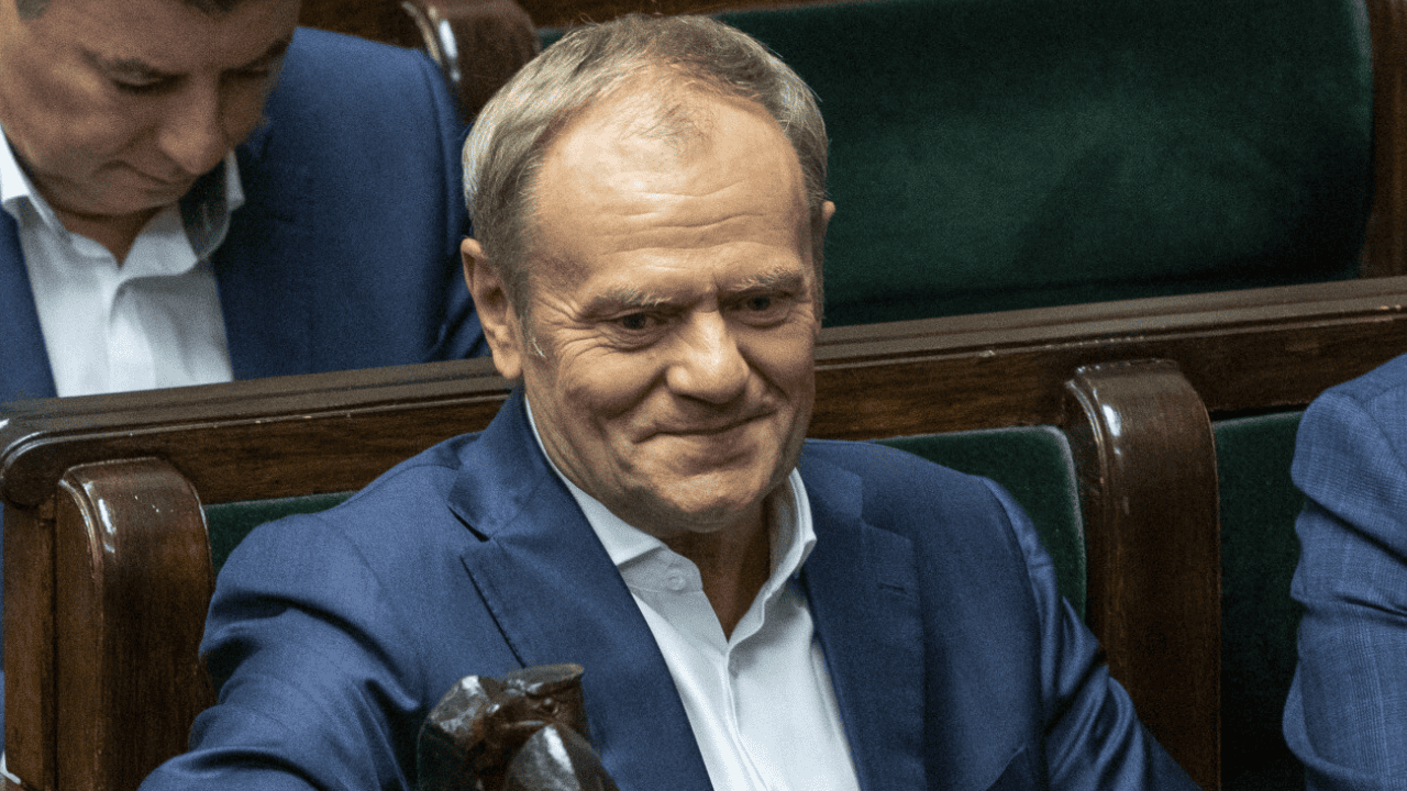 Najnowszy sondaż nie pozostawia złudzeń. Tusk nie mógł spodziewać się takiego numeru