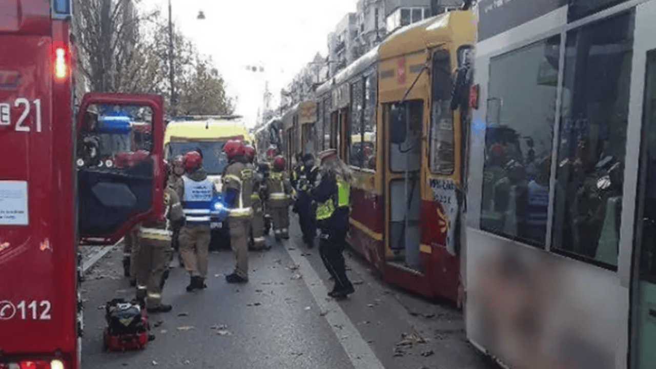 Zderzenie dwóch tramwajów w polskim mieście. Wiele osób poszkodowanych