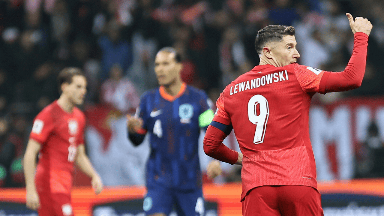 Polacy postawili się Holendrom, remis w kluczowym meczu. Niezwykłe sceny na Narodowym