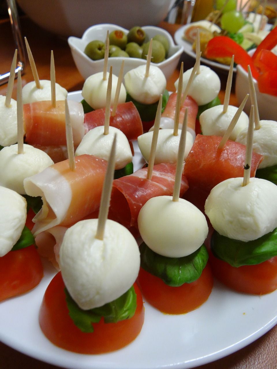 Koreczki Caprese - przekąska na imprezę