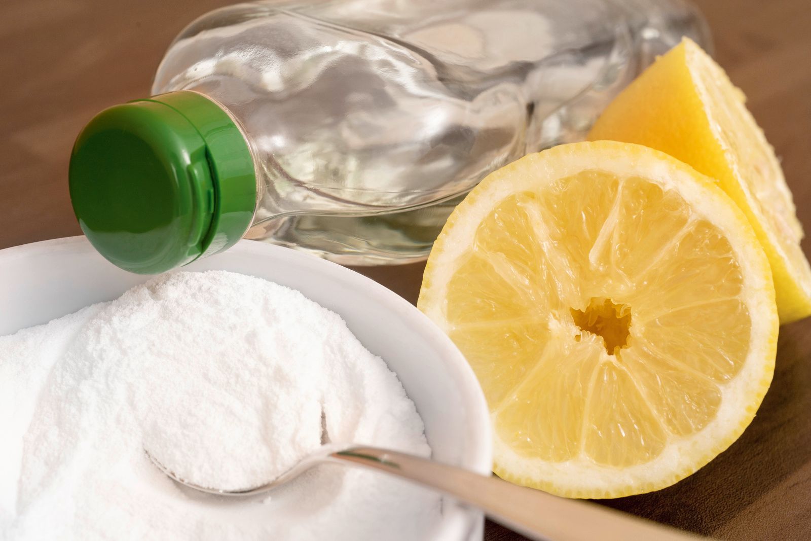 Cytryna, ocet, proszek do pieczenia – te kuchenne składniki ułatwią Ci ekologiczne sprzątanie