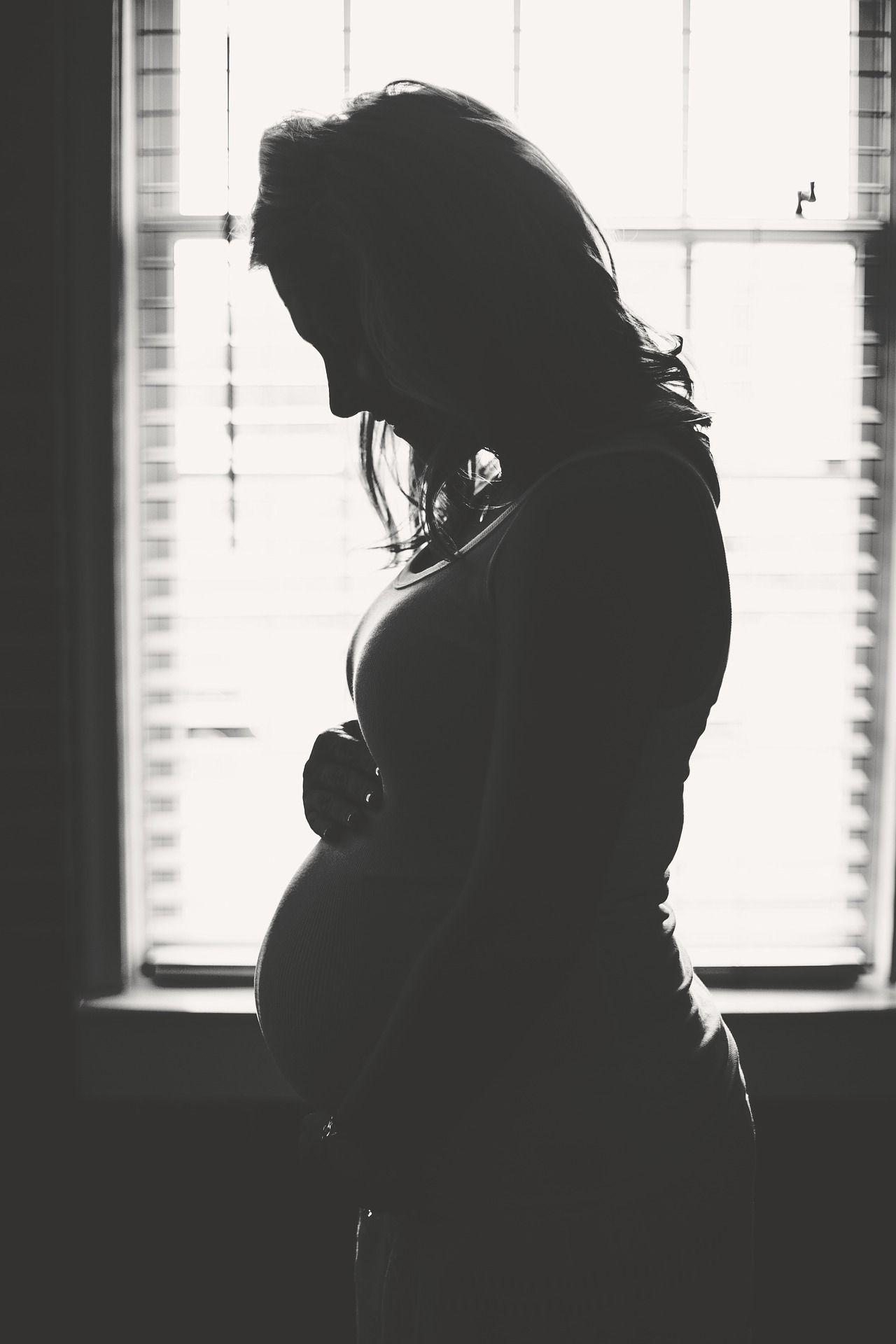 Ból jajników w ciąży – co oznacza?