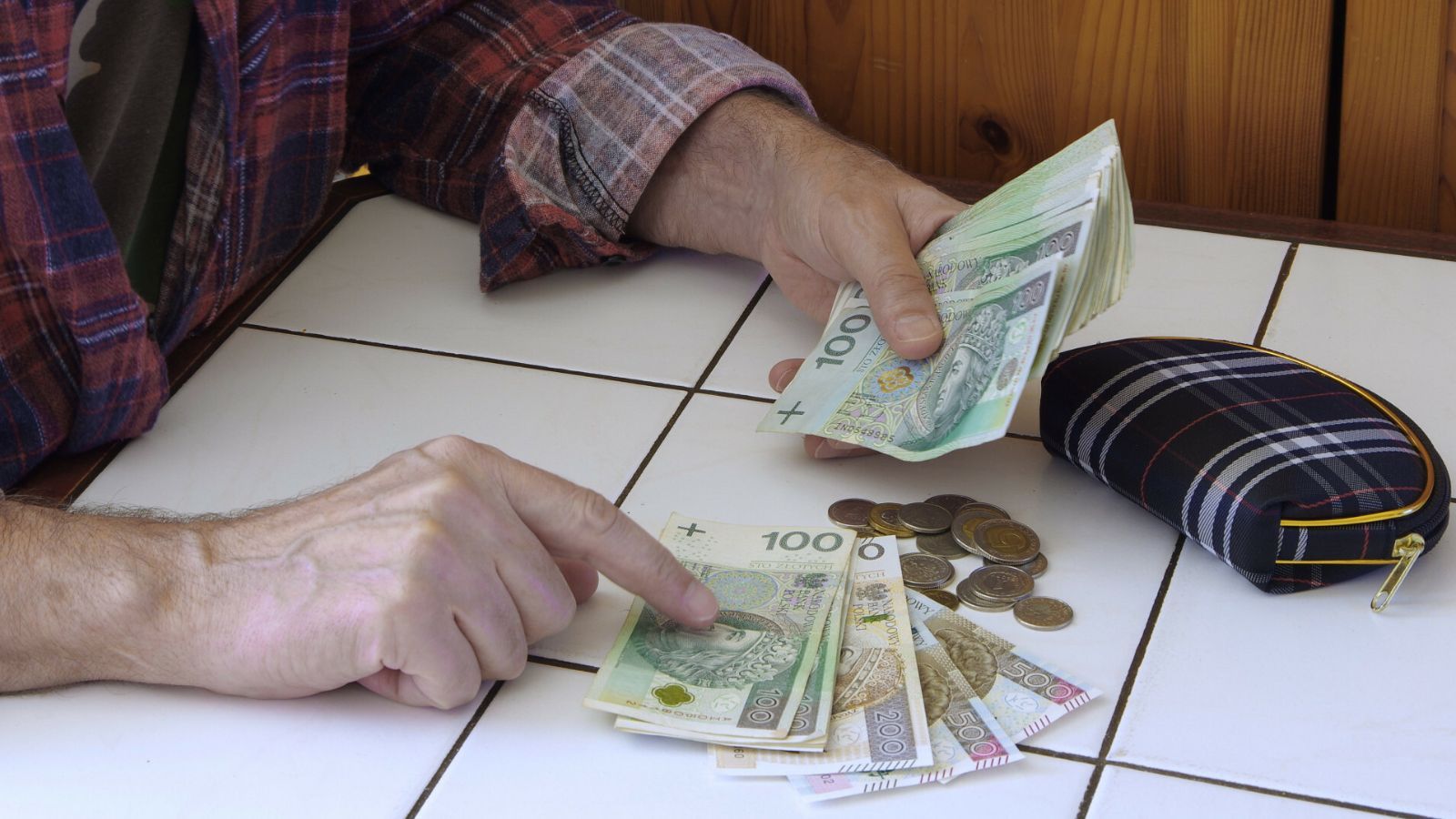 1600 plus dla seniorów. Do ZUS spływa lawina zapytań