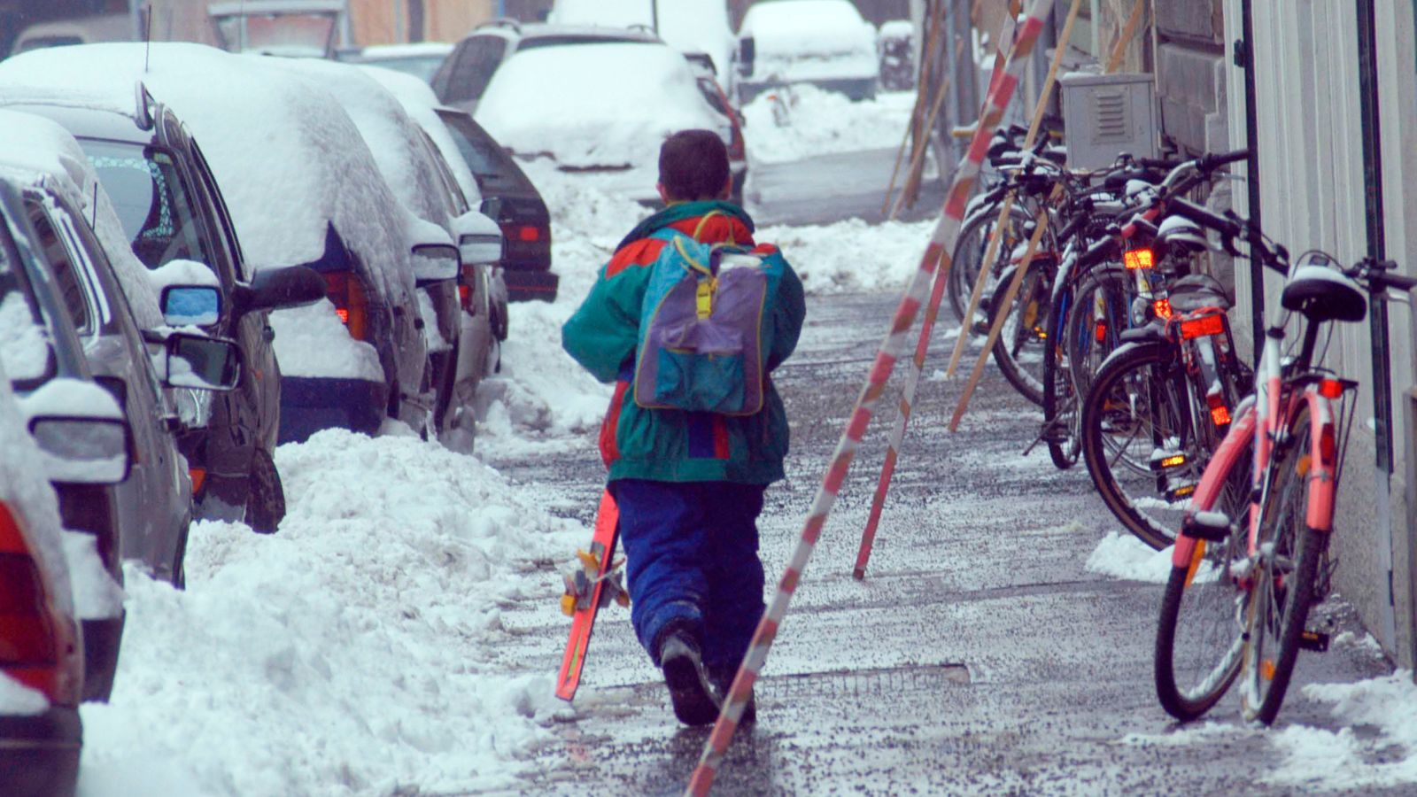 Placówki zamknięte przez mróz. W tych szkołach w poniedziałek i wtorek nie będzie lekcji