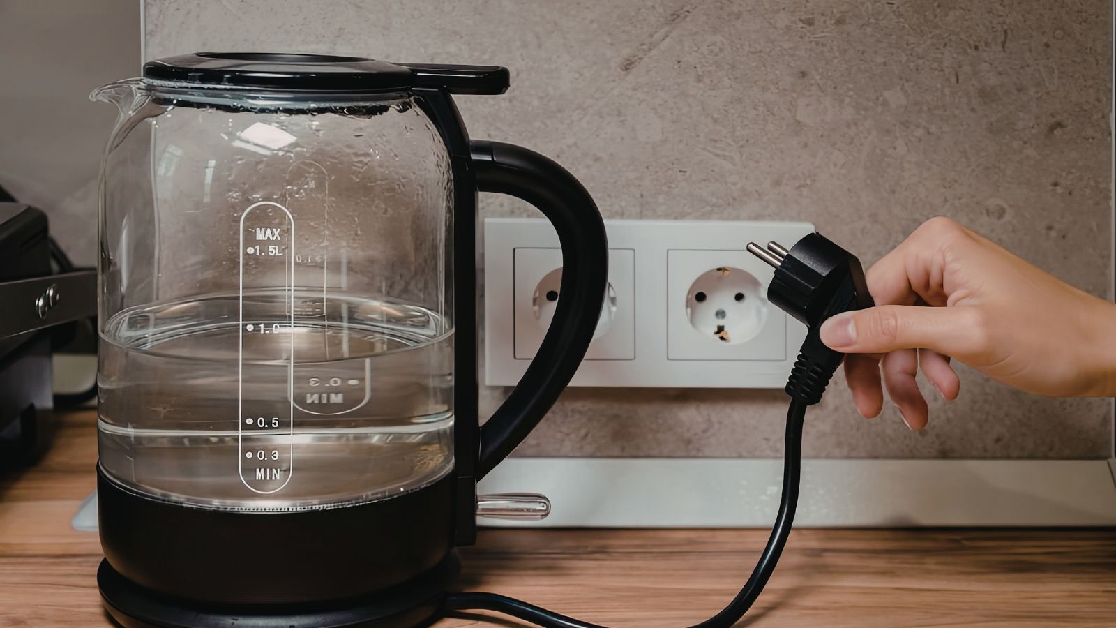 Nawet nie zdajesz sobie sprawy, ile kosztuje zagotowanie wody w czajniku elektrycznym. Są wyliczenia