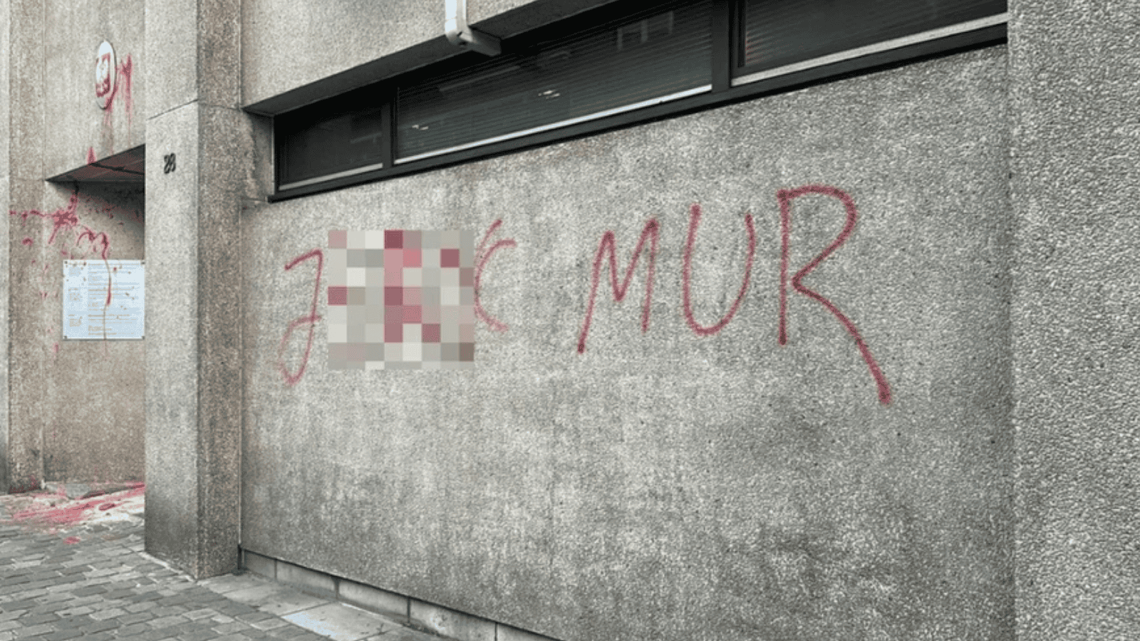 Atak na polski konsulat. Obraźliwe hasła i psie odchody