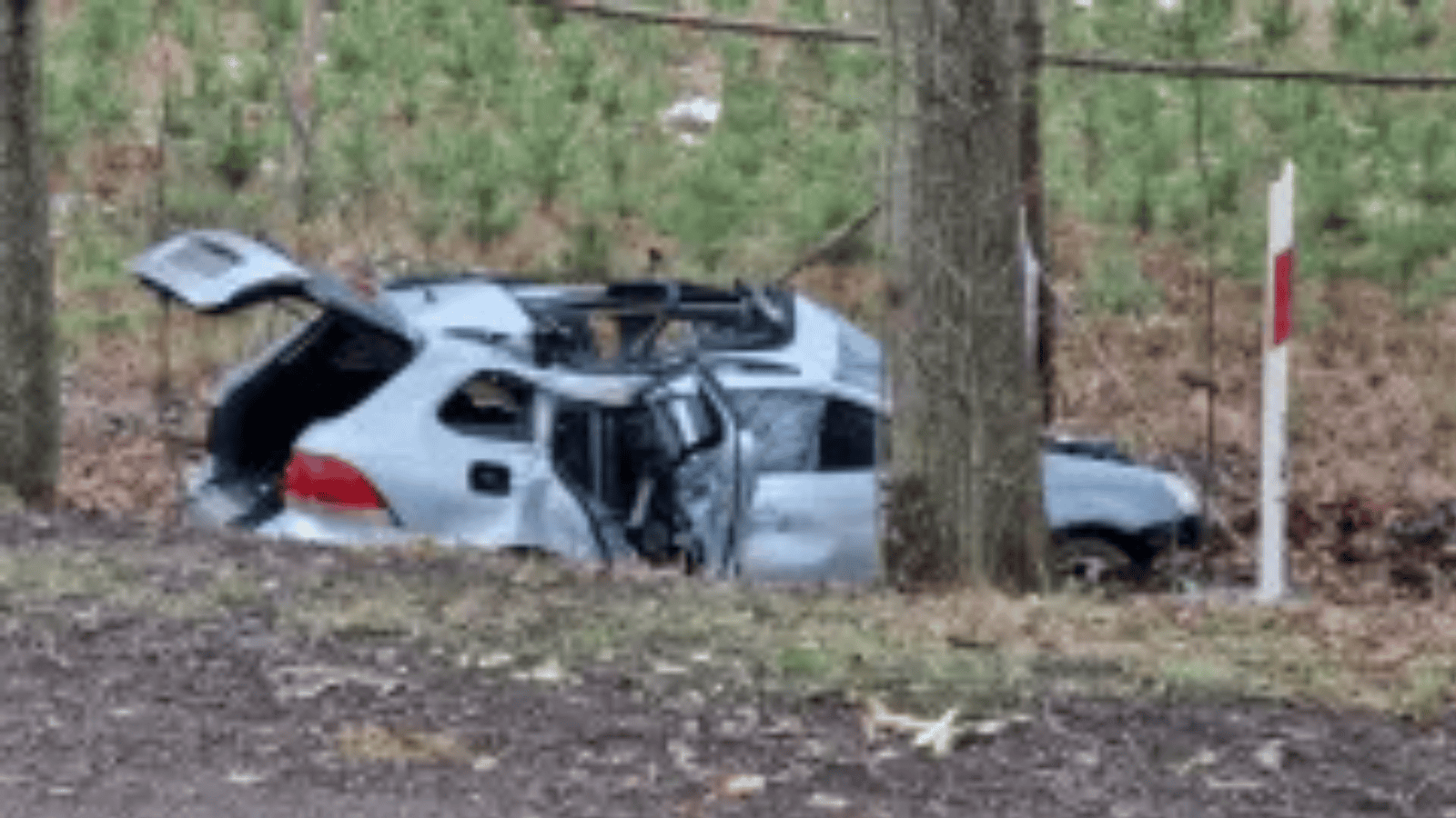  Koszmarny wypadek pod Warszawą. Ludzie zakleszczeni w samochodzie