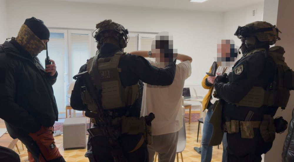 Policyjna obława w Warszawie. Rozbito niebezpieczną grupę przestępczą