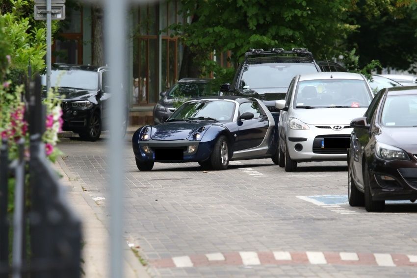Daniel Nawrocki z ukochaną w Sopocie. Takim autem wozi się syn prezydenta