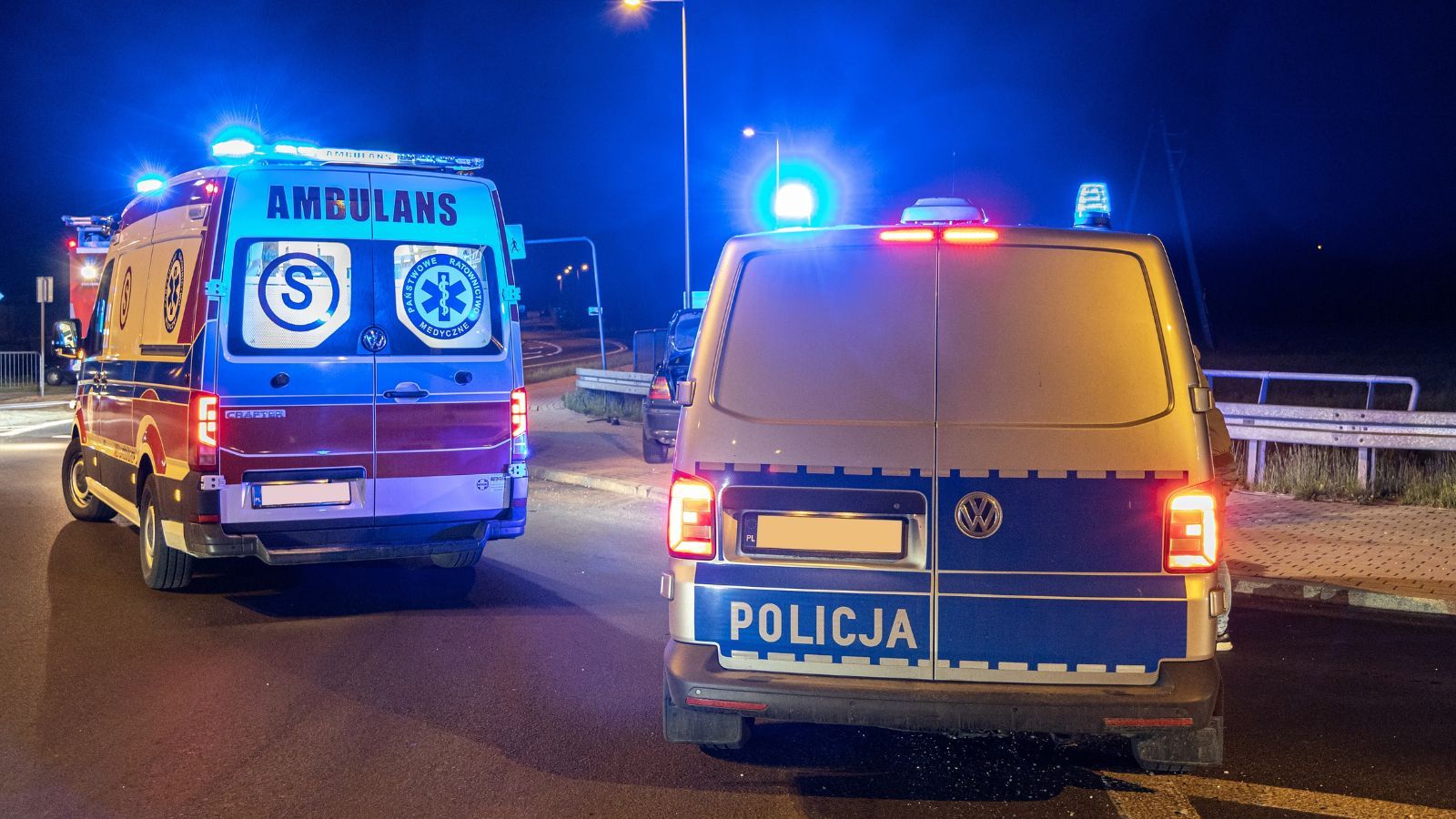 Ambulans i policja (zdj. ilustracyjne)