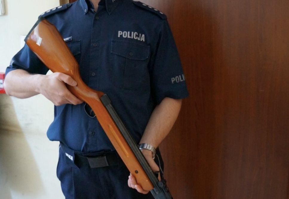 Śląska policja zatrzymała w Raciborzu mężczyznę, który postrzelił z wiatrówki kobietę