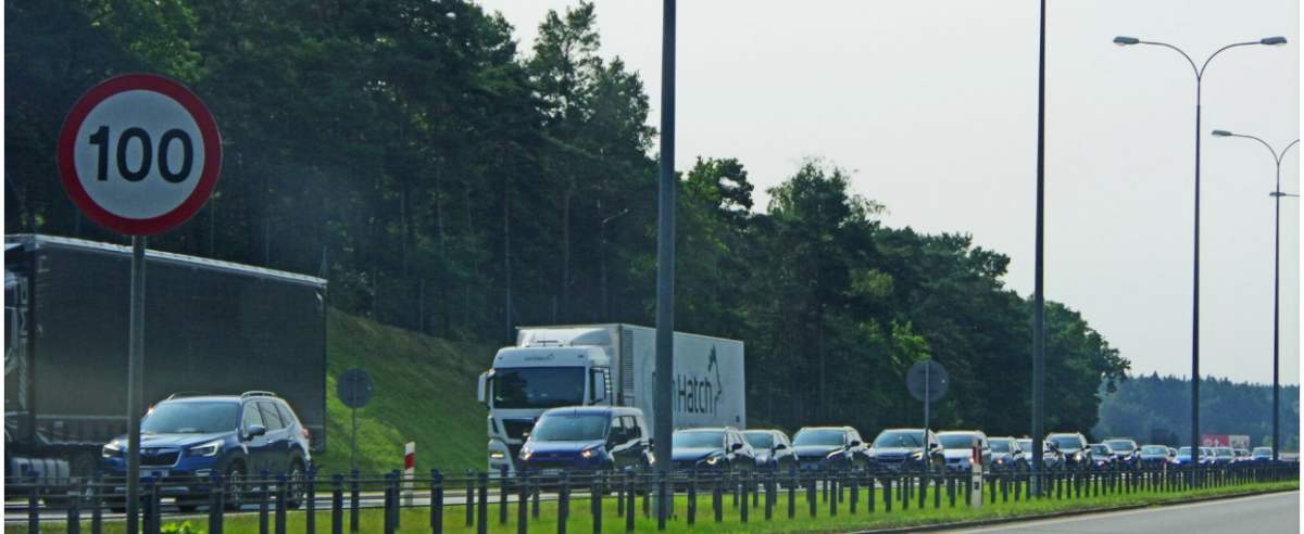 PHOTO: ZOFIA I MAREK BAZAK / EAST NEWS Korek samochodowy na autostradzie A1 w kierunku Gdanska