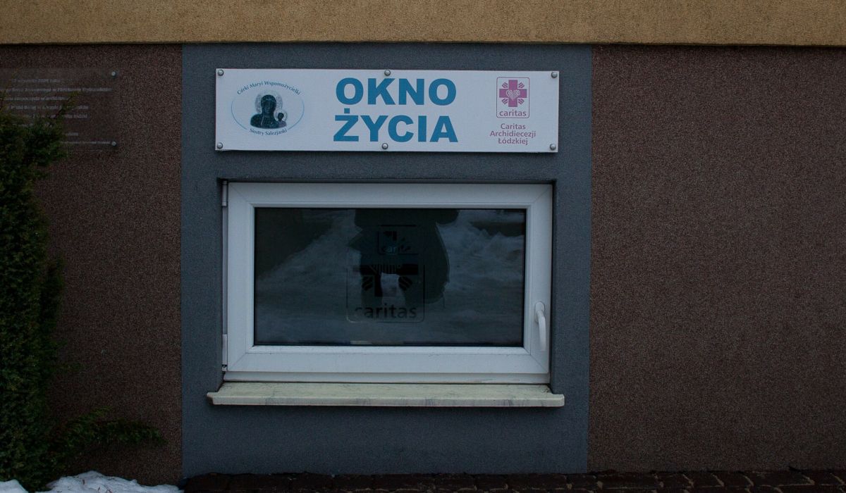 Bielsko-Biała: W oknie zycia znaleziono dziewczynkę. Dziecko miało przy sobie karteczkę