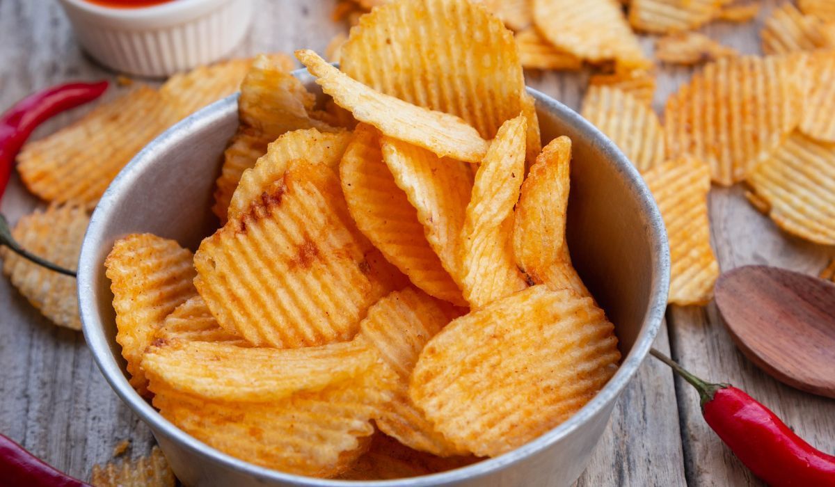 Banalnie proste domowe chipsy z 2 składników. Już nie sięgniesz po kupne