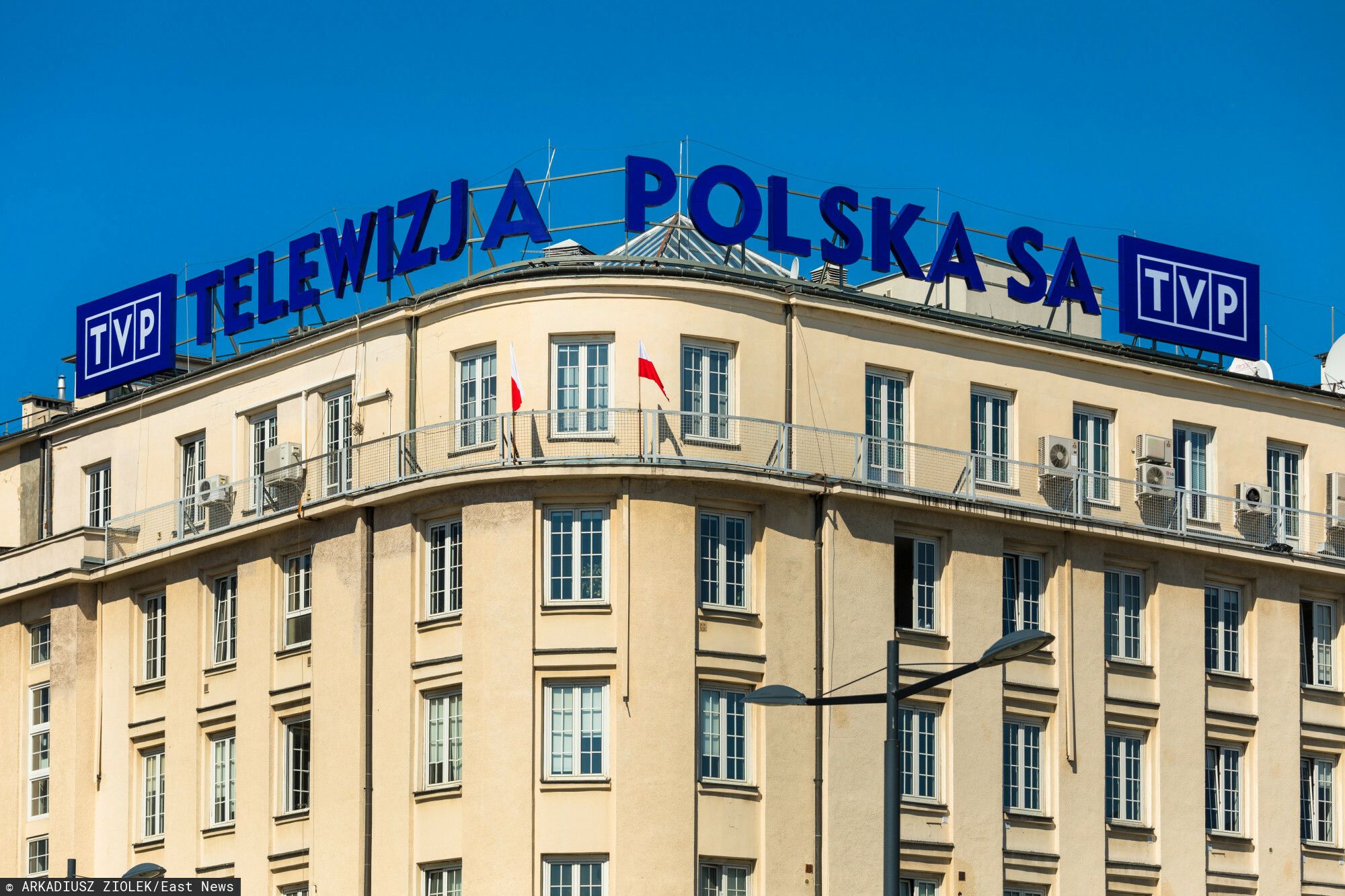 fot: Arkadiusz Ziolek/ East News. 20.05.2020. n/z Logo Telewizji Polskiej S.A. przy placu Powstancow Warszawy.