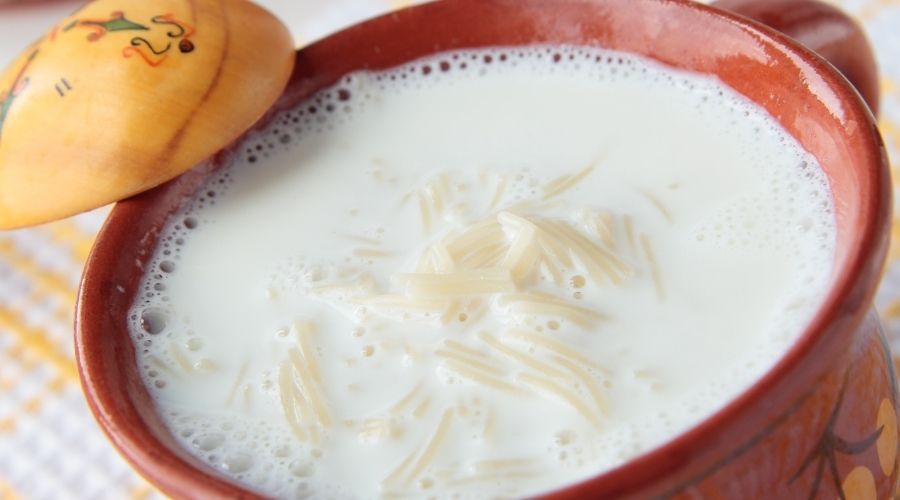 Zupa mleczna z miodem i cynamonem. Śniadanie jak za dawnych lat