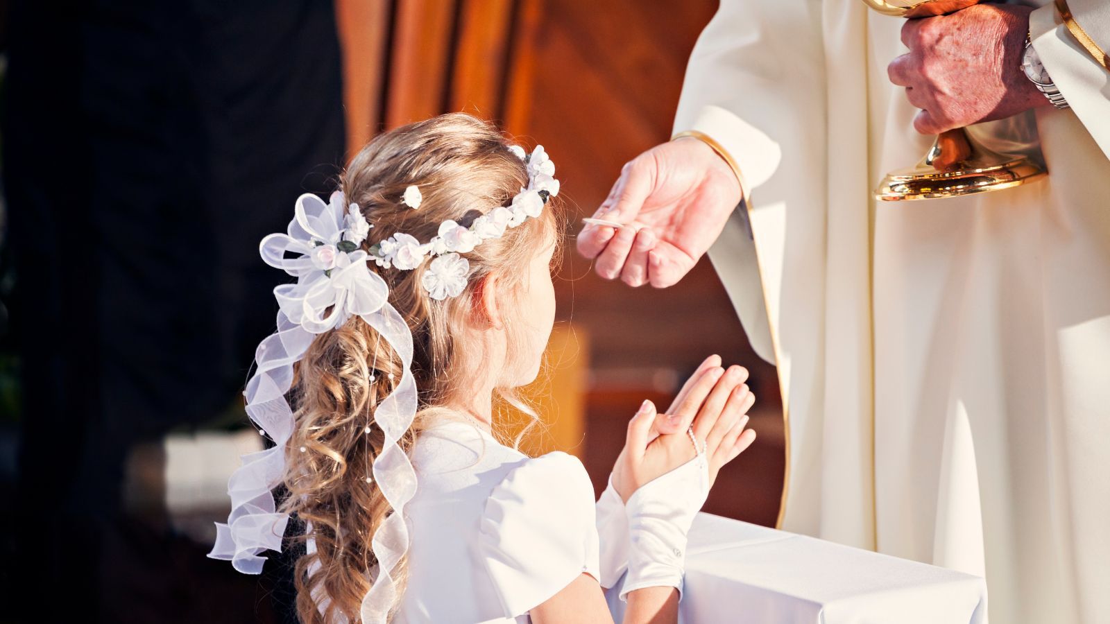 To nie żart. Niemcy ujawnili, ile dają na komunię. Polakom aż zrzedną miny