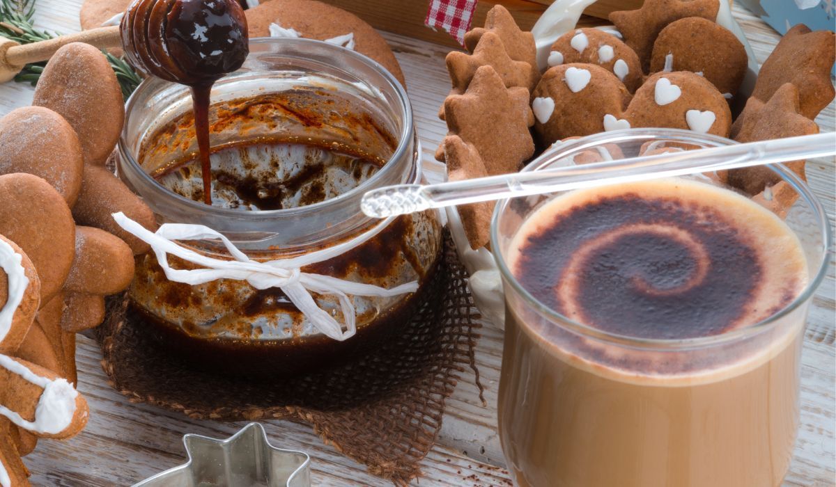 Aromatyczny domowy syrop świąteczny do kawy i herbaty