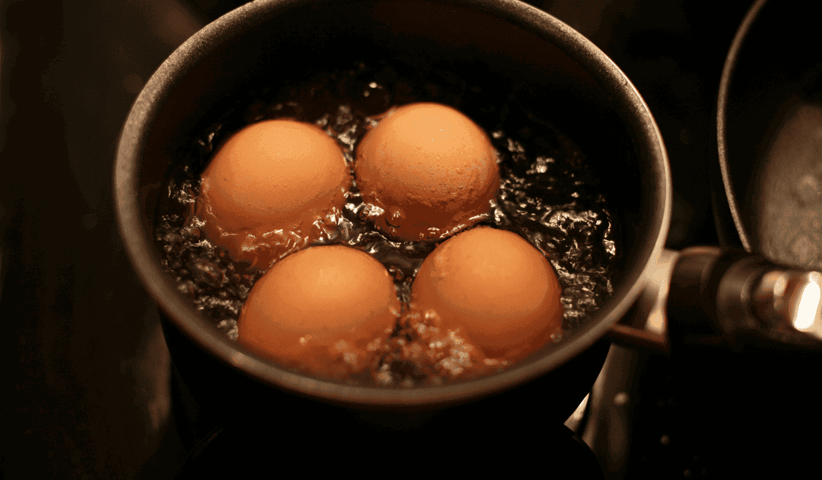 Sprawdzona metoda na gotowanie jajek na twardo