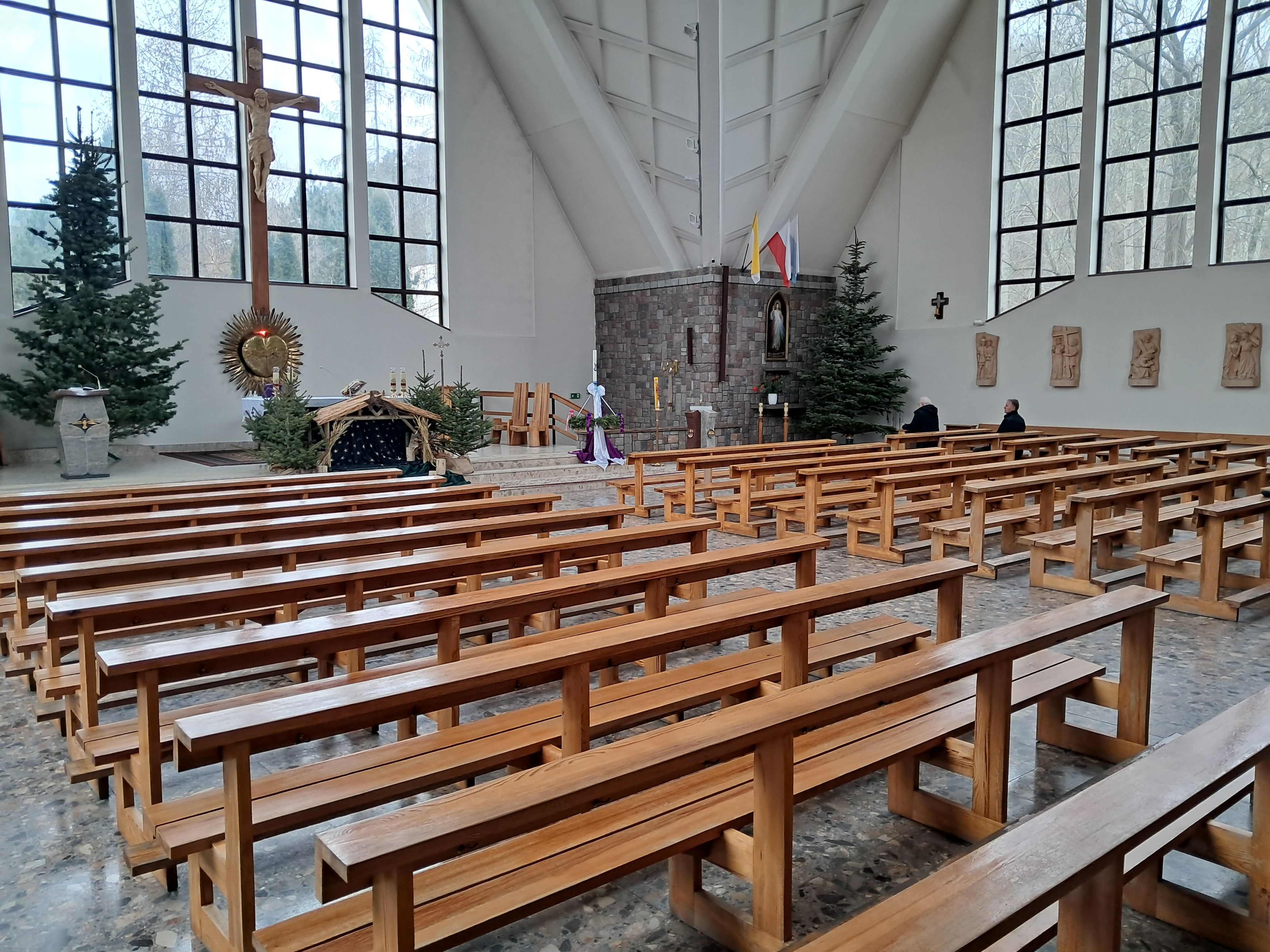 Przyłapaliśmy Lecha Wałęsę. "Grymas bólu" w Kościele