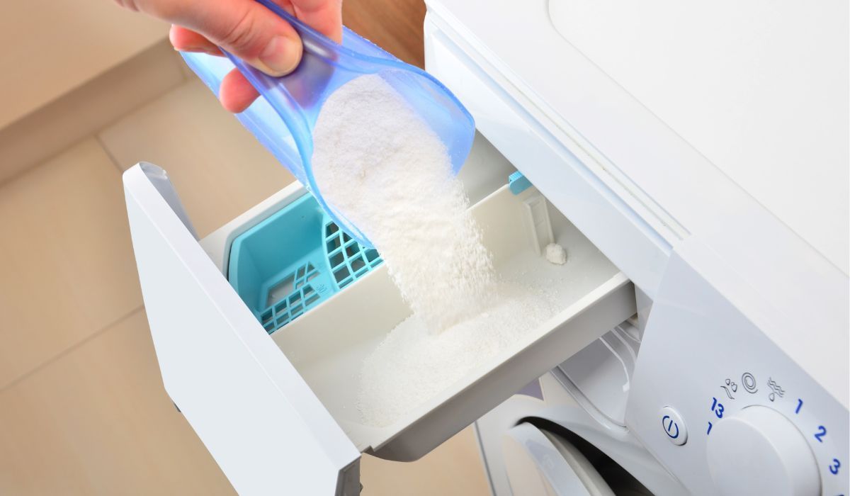 Tylko tak idealnie wyczyścisz szufladę na proszek w pralce. Patent działa lepiej niż wszystkie detergenty