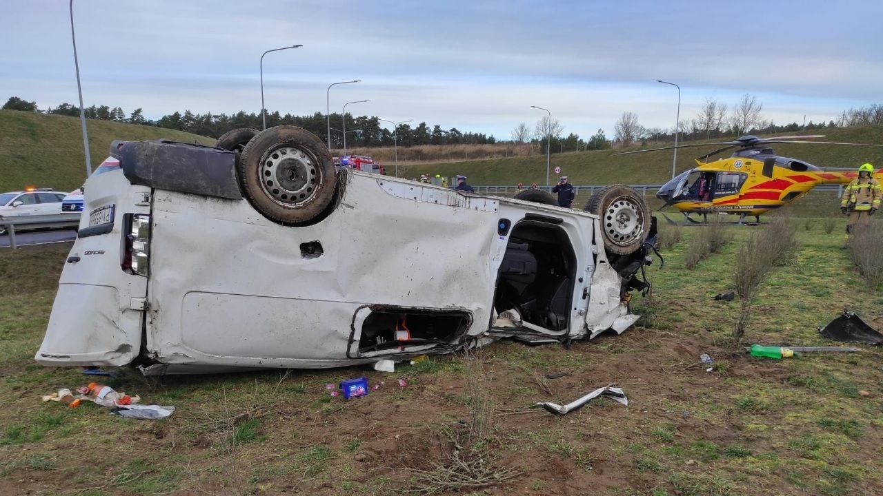 19-latek nie żyje, 5 osób rannych. Tragiczny wypadek na polskiej autostradzie, jechali do pracy za granicę