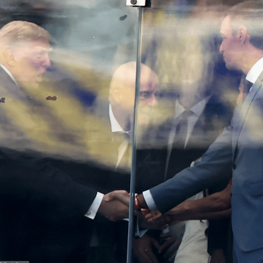 Specjalna strefa podczas MŚ. Trump i goście za pancerną szybą, wśród nich para królewska