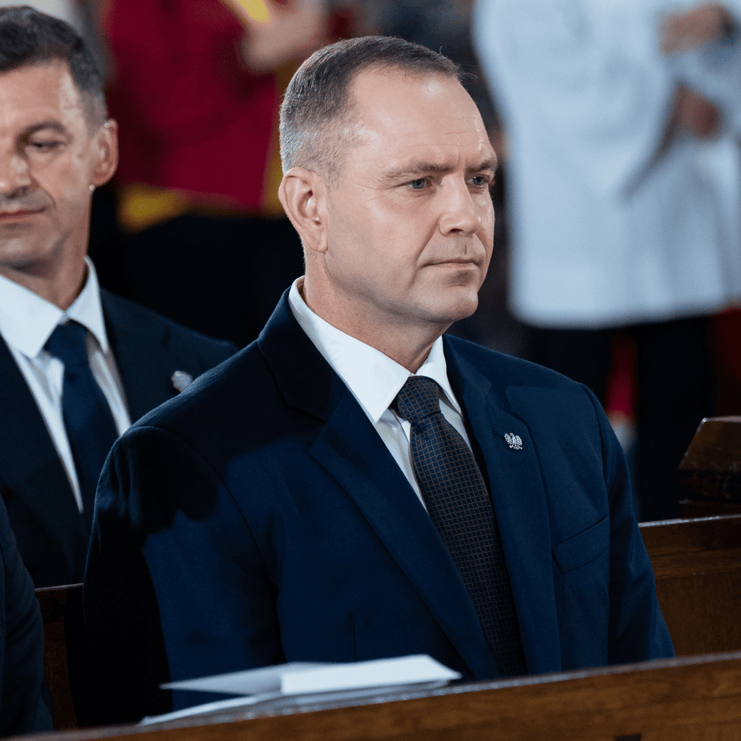 Karol Nawrocki z rodziną w Juracie. Prezydent pojawił się w kościele, tak się zachował