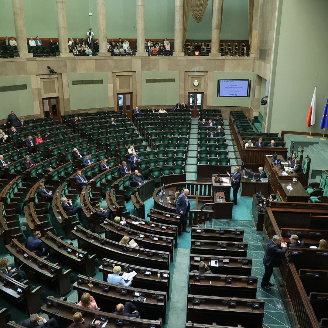 Straż Marszałkowska wyprowadziła pracownika Republiki. Przerwał program TVP Info, jest nagranie