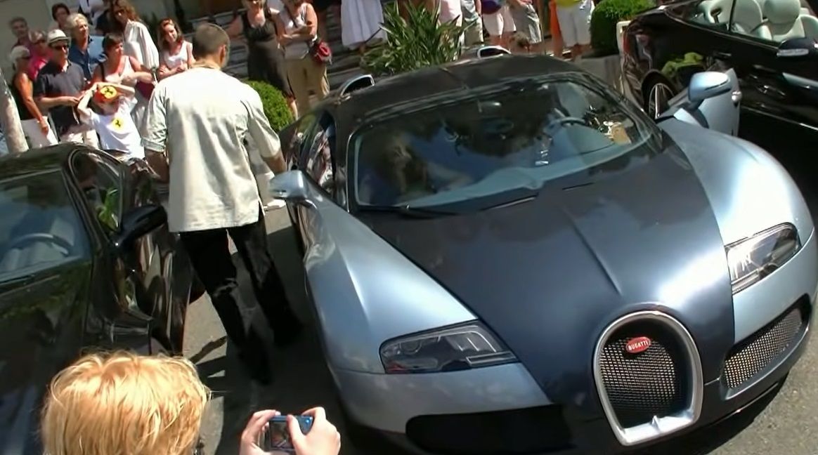 W zamian za pomoc w parkowaniu Bugatti otrzymał jagodziankę