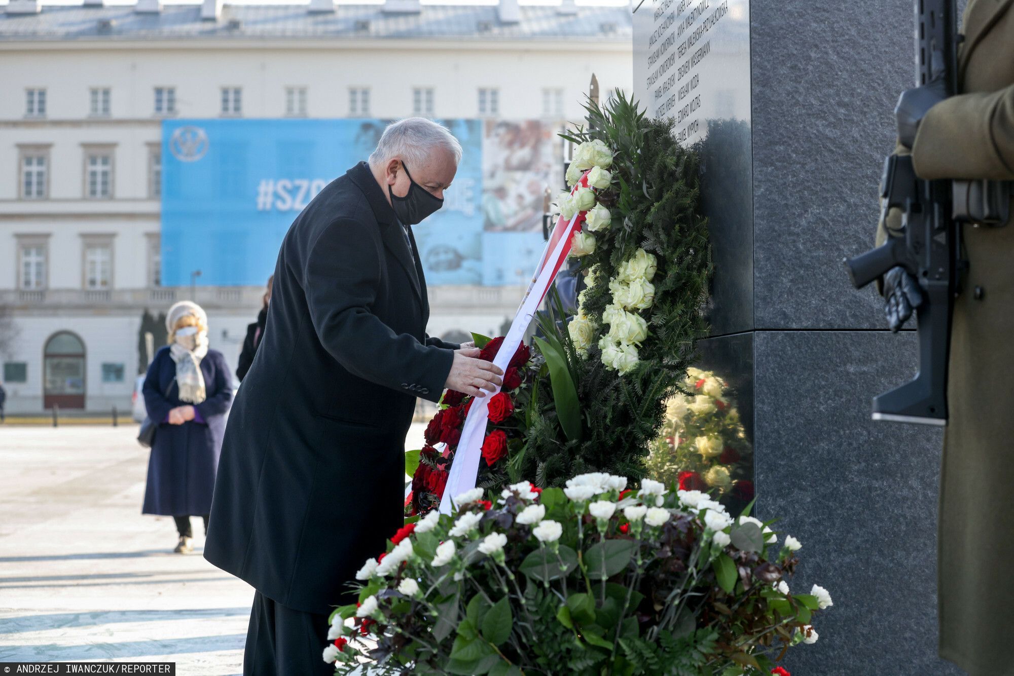 Pomnik katastrofy smoleńskiej i Jarosław Kaczyński