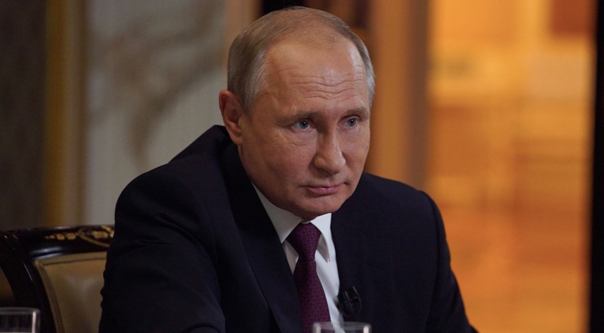 Władimir Putin ponownie grozi Zachodowi, parlamentarzyści go oklaskują